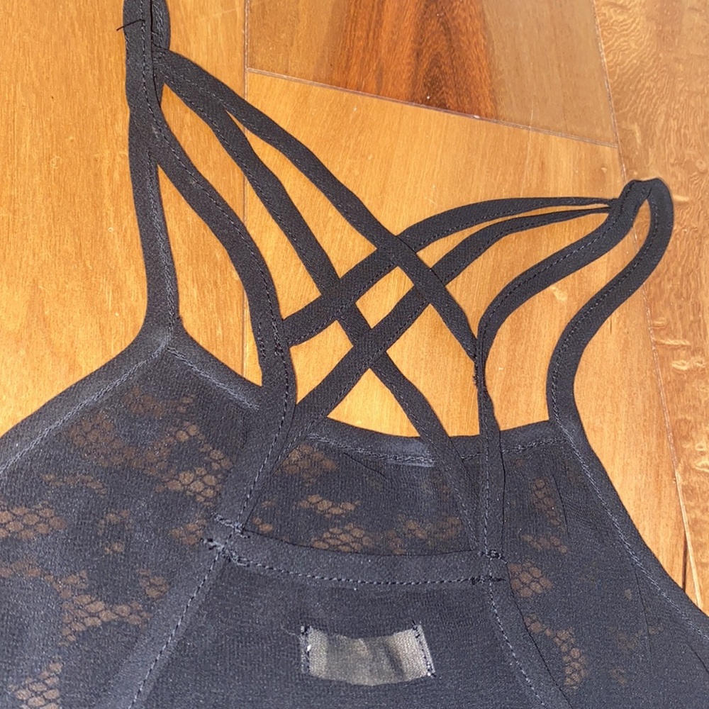 NWOT - HOLLISTER HIGH NECK CRISS CROSS FLORAL SHEER BACK BLOUSE - SIZE XS - Picture 7 of 8